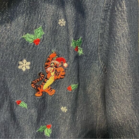 Vintage Disney Tigger and Pooh Christmas shimmer button up Large - Picture 5 of 10